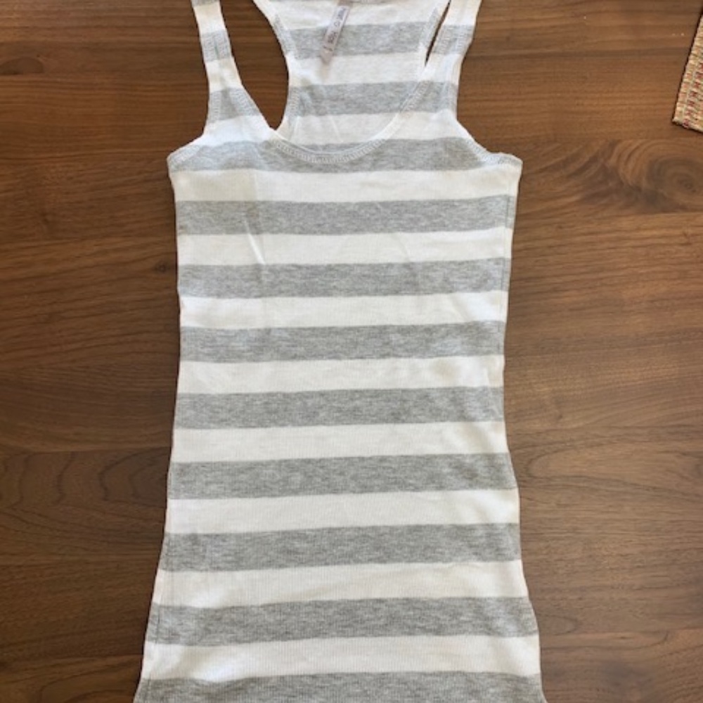 3/$15 Heart & Hips Grey & White Tank Top